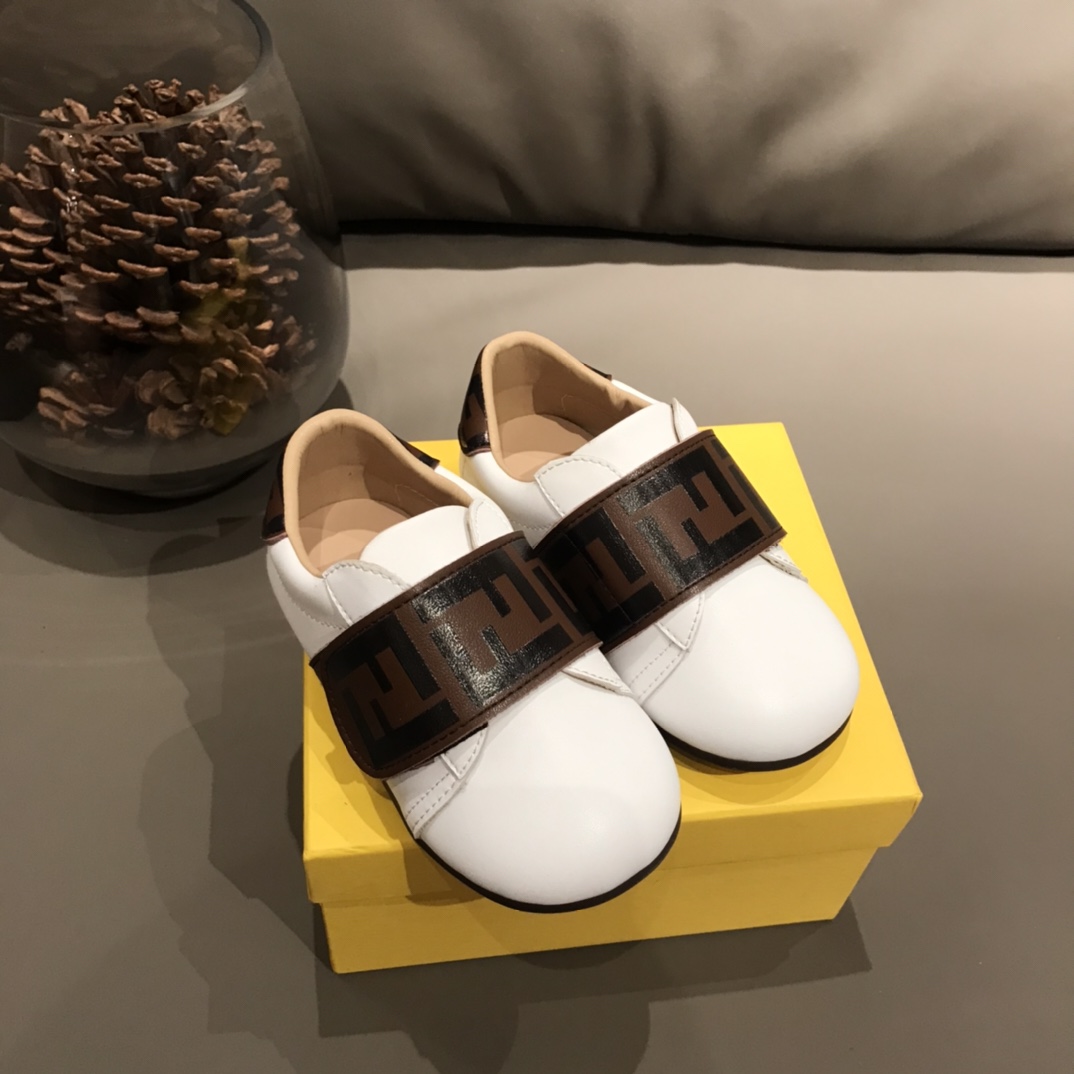 Children's shoes child